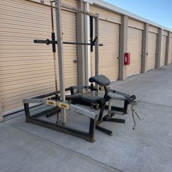 Beautiful Golds Gym Squat Rack (Delivery Available)