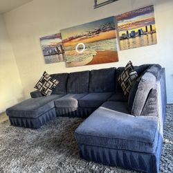 * Like New * Ashley Furniture 3pc Modular Sectional Sofa ( Free Delivery )