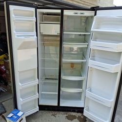 Refrigerator 