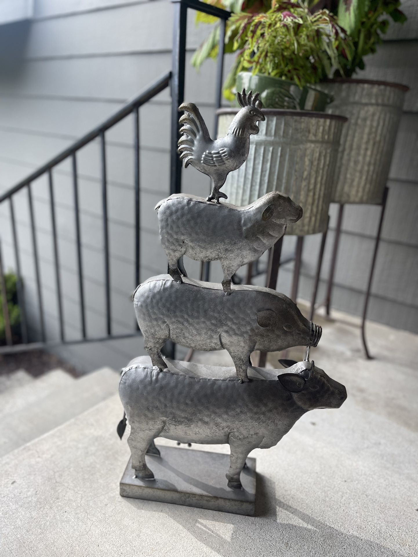 Metal Farm animal Stand