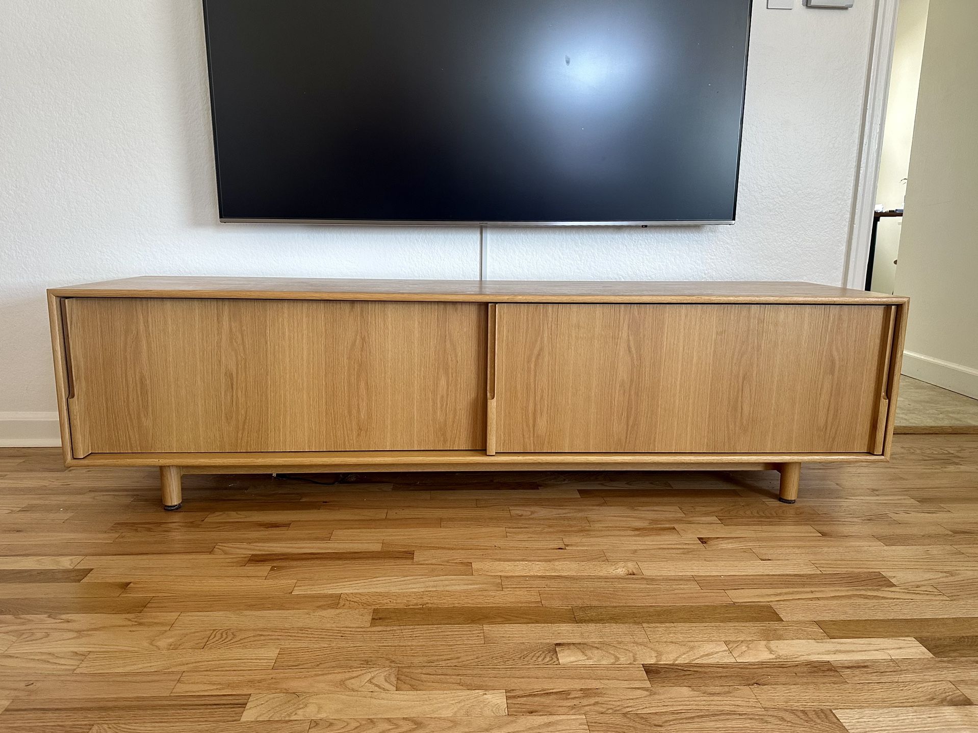 Designer, DWR Edel Media Unit / TV Stand / Console - $2,100 (Bremerton)