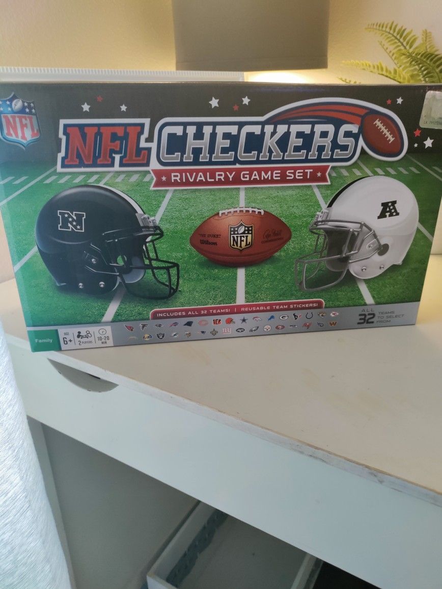 NIB NFL Football Checkers Game