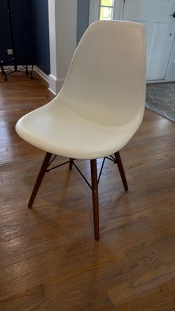 Dining/kitchen table chairs (set of 8)