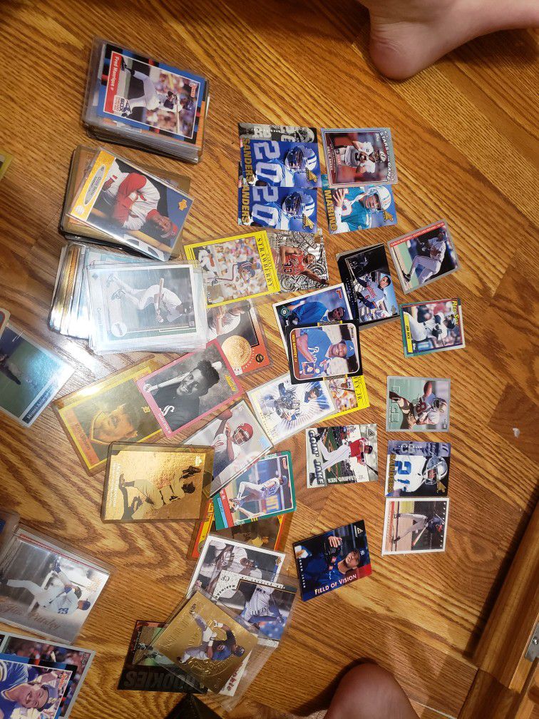 Thousands Of Baseball Cards
