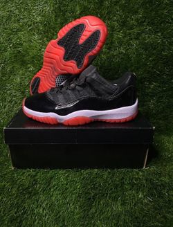 Air Jordan 11 Retro Low Bred Sneakers