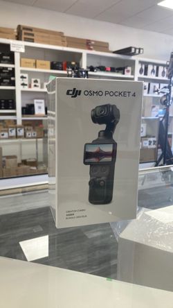 DJI Osmo Pocket 4 Creator Combo