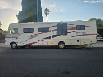 2006 challenger  damon motorhome