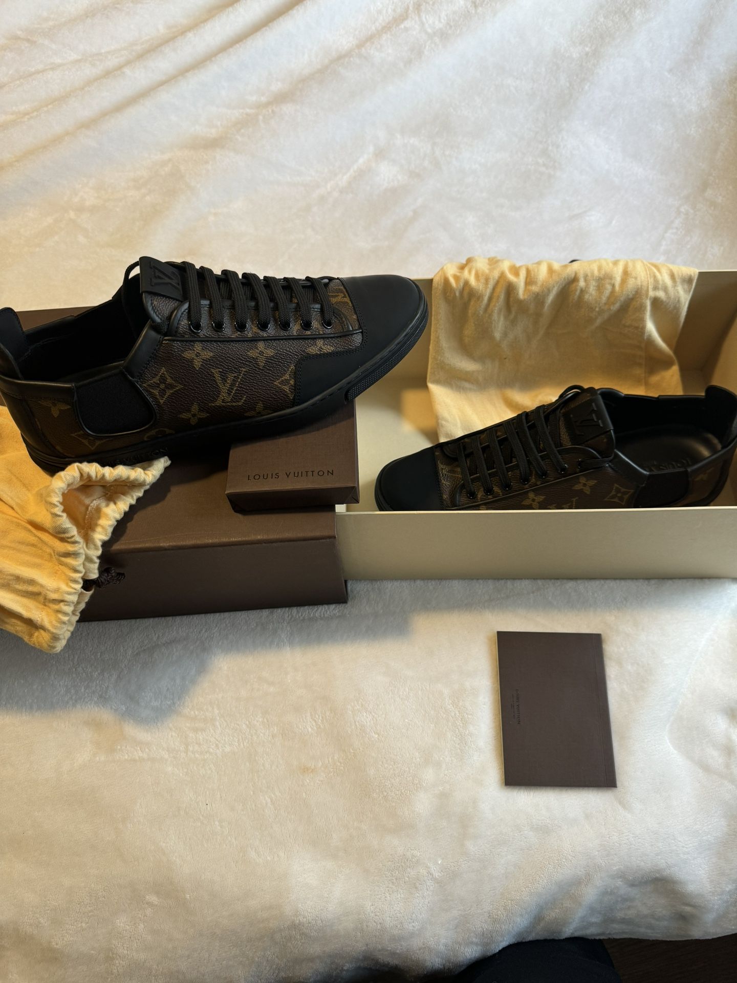 Louis Vuitton  Sneakers 
