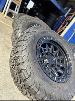 Lock off -road 17x9, 6 hoyos para Toyota Tacoma y Chevy Silverado 🛞🛻✅