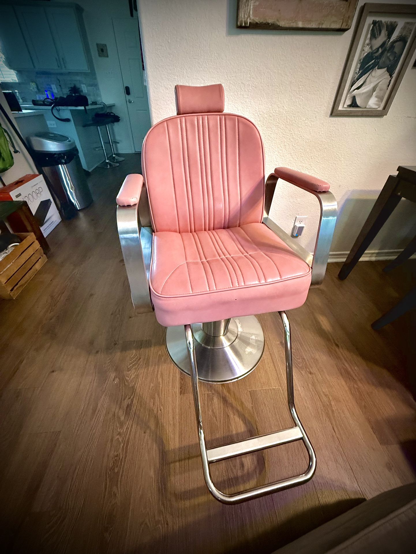 💈✂️ Vintage Barber Chair