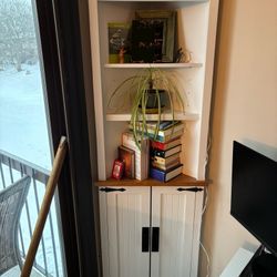 Corner Hutch
