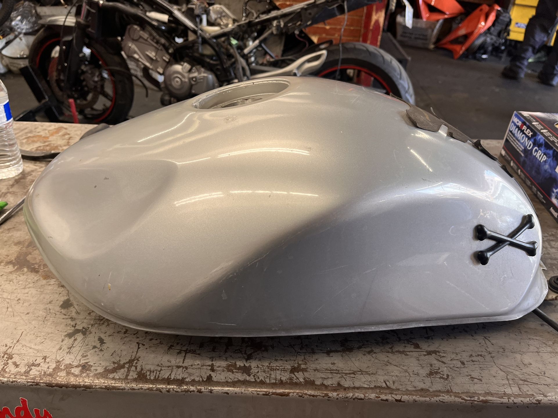 Bandit 1200 Fuel tank 2003 Suzuki 44110.31F30