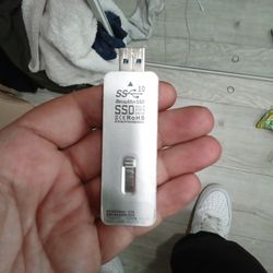 RevuAhn SSD UX400mini 1TB, a compact portable solid-state drive with a sliding USB Type-A connector.