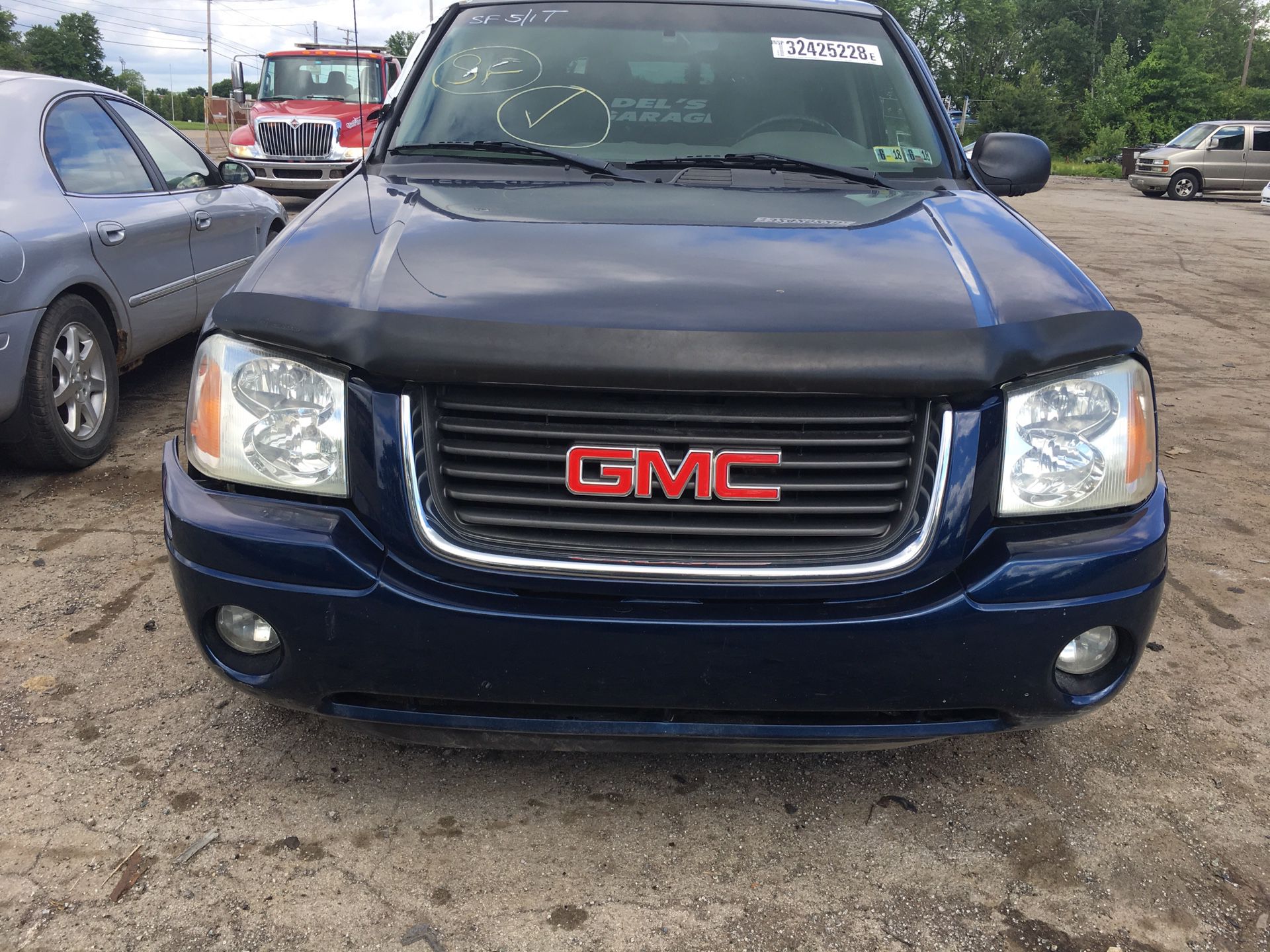 Parting out 2003 GMC Envoy 4x4