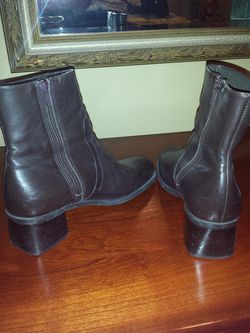 Ladies size 8.5 Naturalizer