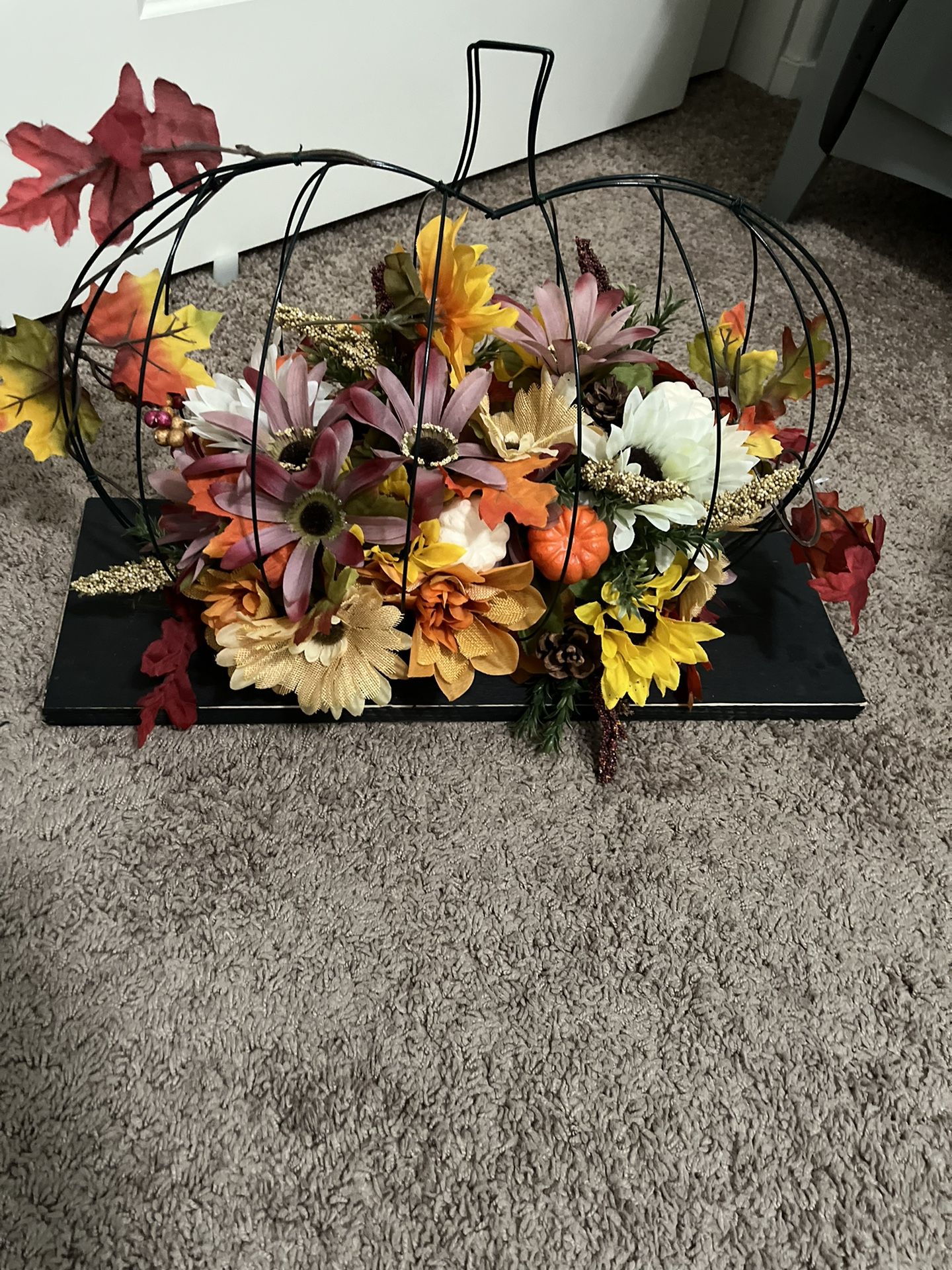 Pumpkin Wire With Flowers’s And Pumpkins