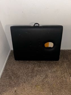 Foldable massage table