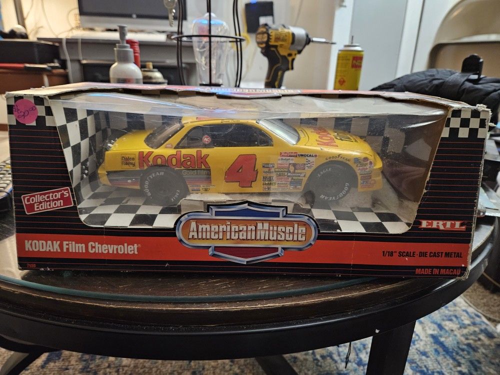 Die Cast 1:18 Scale