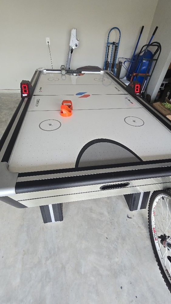 Air Hockey Table