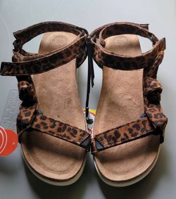 Women's Bow Sandals $7 (One Available In Size 6