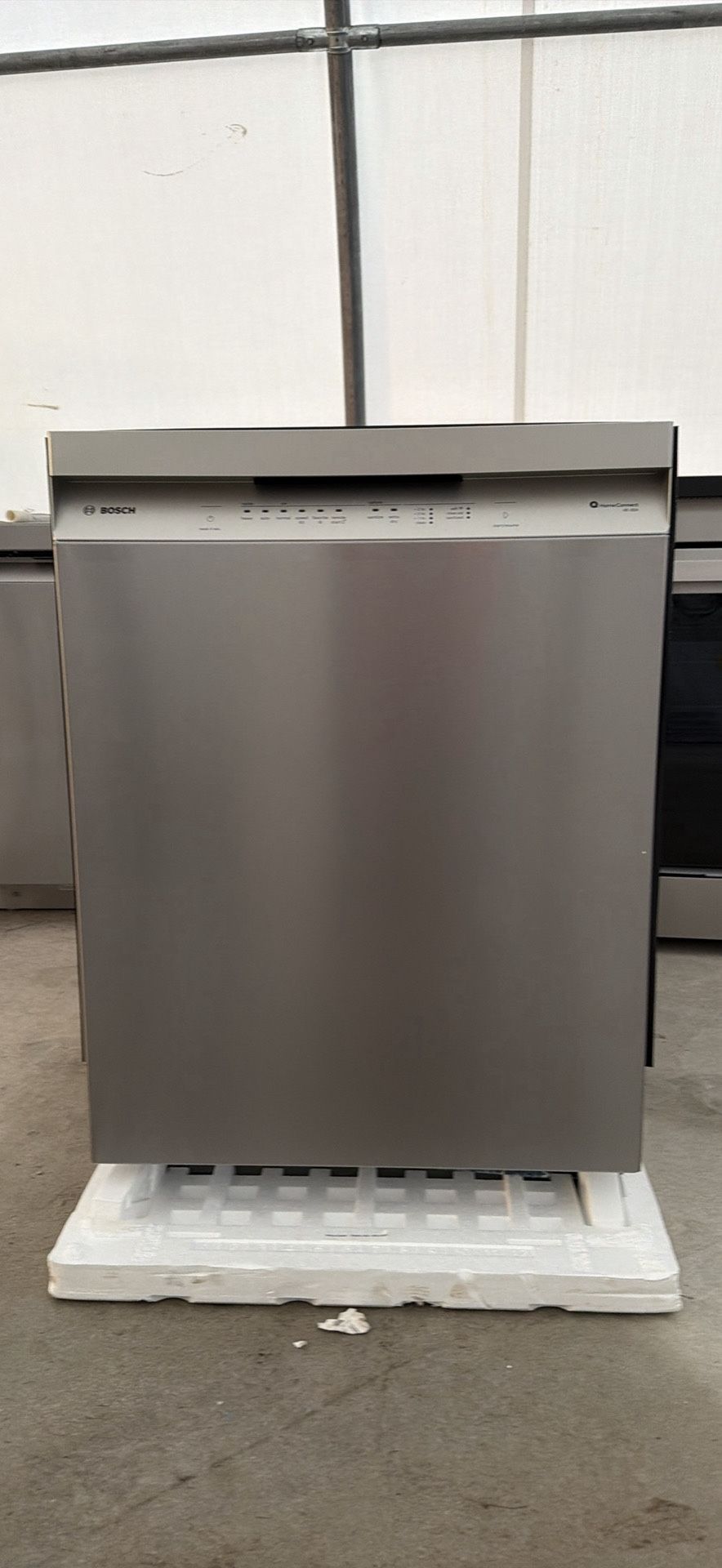 Bosch 100 Series Front Control Recessed Handle Dishwasher BRAND NEW OPEN BOX