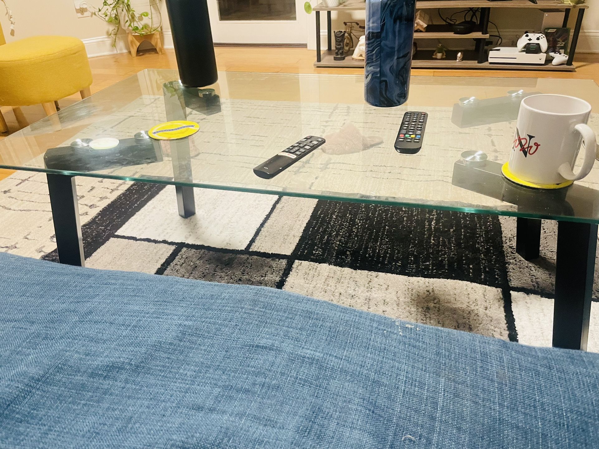 Modern Glass Coffee Table with Black Metal Legs – Excellent Condition