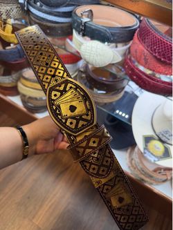 Cintos vaqueros cincelados