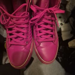 Size 10 Casual Guess Shoes For Sell