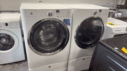 Electrolux Washer Gas Dryer with Pedestal