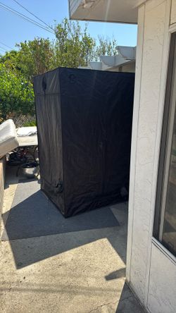 Hydroponic Grow Tent & Lights