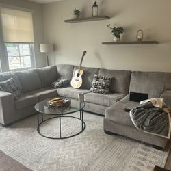 Contemporary 3-Piece Sectional with Chaise Ballinasloe Collection by Signature Design by Ashley