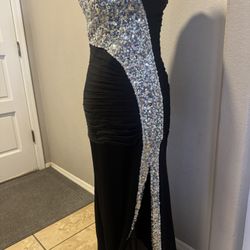 Black and silver sequin dress #glamour #party #eveningwear. Size 8 stretchy used fair condition 