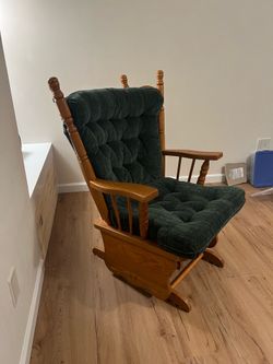 Comfy rocking/ nursing chair