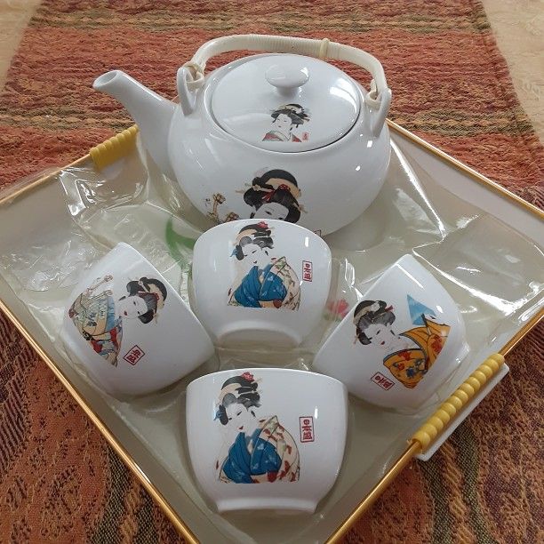 ORIENTAL DECOR A JAPANESE TEA SET