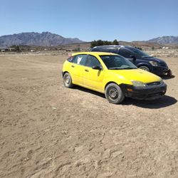 Ford Focus, Yellow Inside Black 