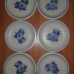 Pfaltzgraff Yorktowne Plates