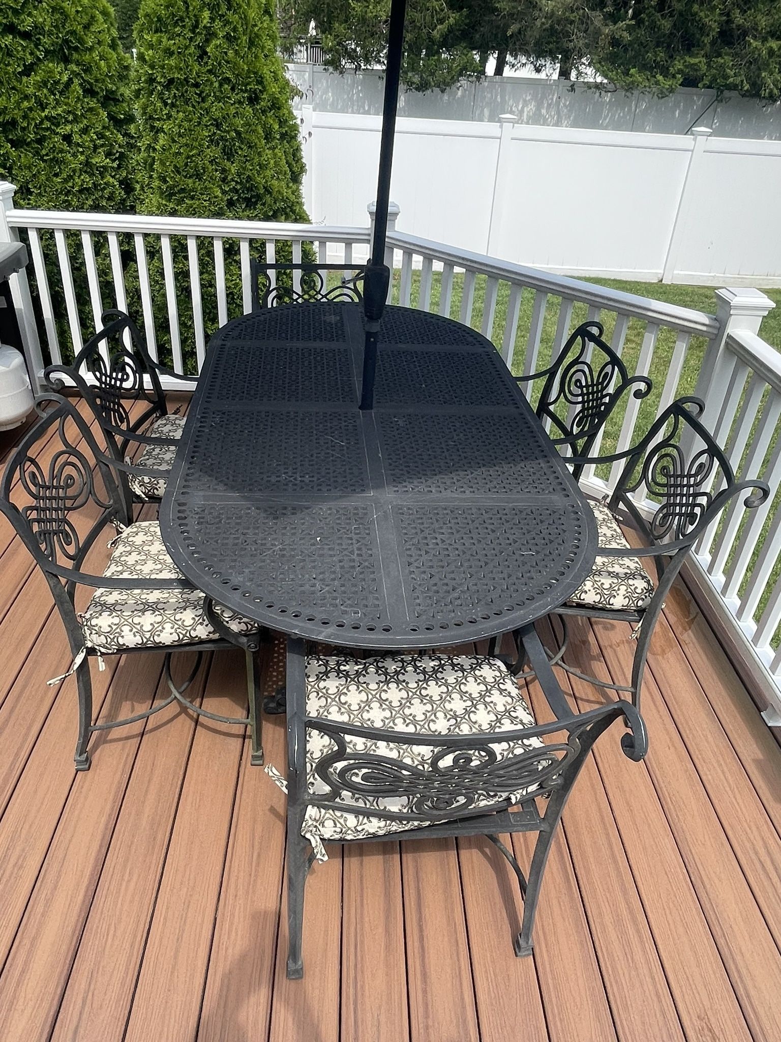 Cast Aluminum Patio Table & 6 Chairs (Cast Classics Landgrave)