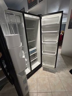 Refrigerator (works great) (Colton Ca)
