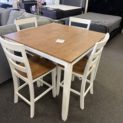 Dining table with 4 stools