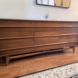 Mid Century Modern Dresser By Young Manufacturing 