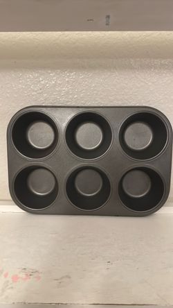 Muffin tin makes 6 large muffins Moving sale check out other listings