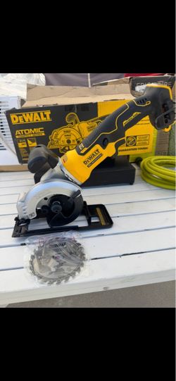 ATOMIC 20V MAX Cordless Brushless 4-1/2 in. Circular Saw (Tool Only)