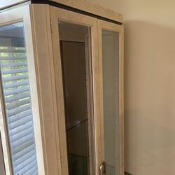 Henredon Display Case: FREE