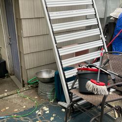 Twin size platform bedframe