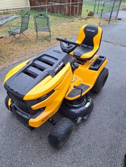 2025 Cub Cadet xt1 42inch riding mower