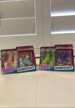 Brand New!! Bratz Dolls 2-piece Shoefiesnaps!!