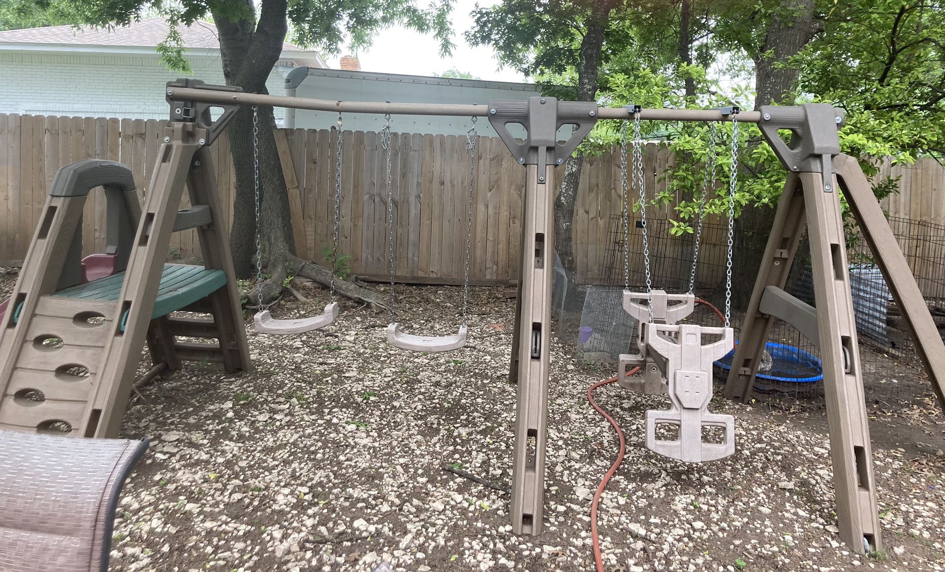 swing set in very good condition.