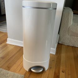 Munchkin Diaper Pail