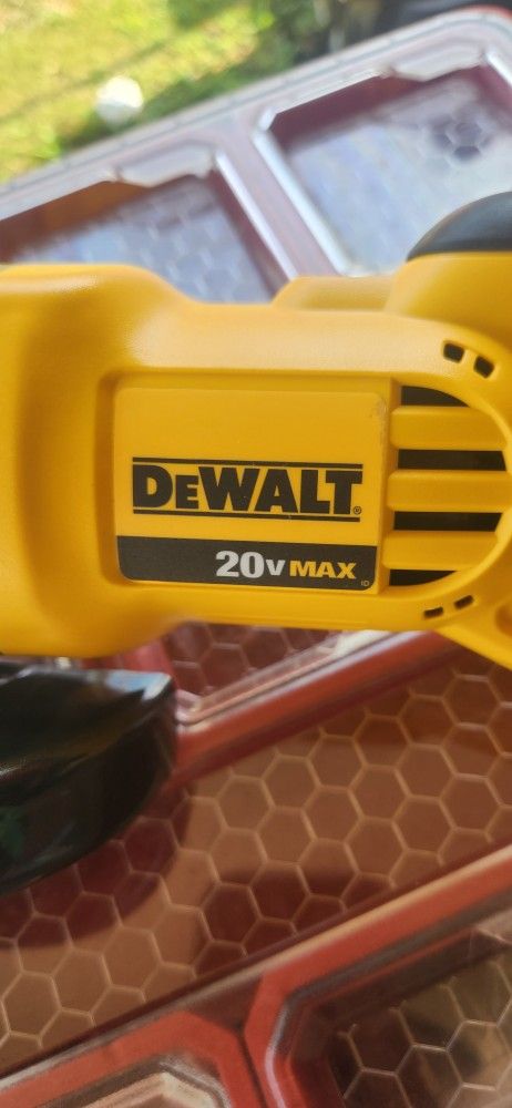 DEWALT
20V Cordless Brushless 4-1/2 in. Angle Grinder with Paddle Switch (Tool Only)