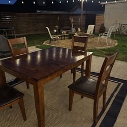 ✨ Elegant Solid Wood Dining Table  ✨